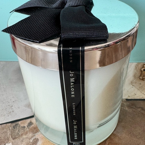 Jo Malone Wild Bluebell Candle - PRICE FIRM - Picture 3 of 4
